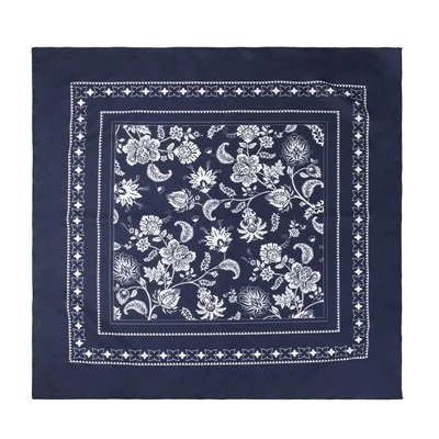 Bandana quadrada colorida na moda